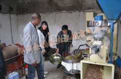 企鵝榨油機油坊生產現(xiàn)場